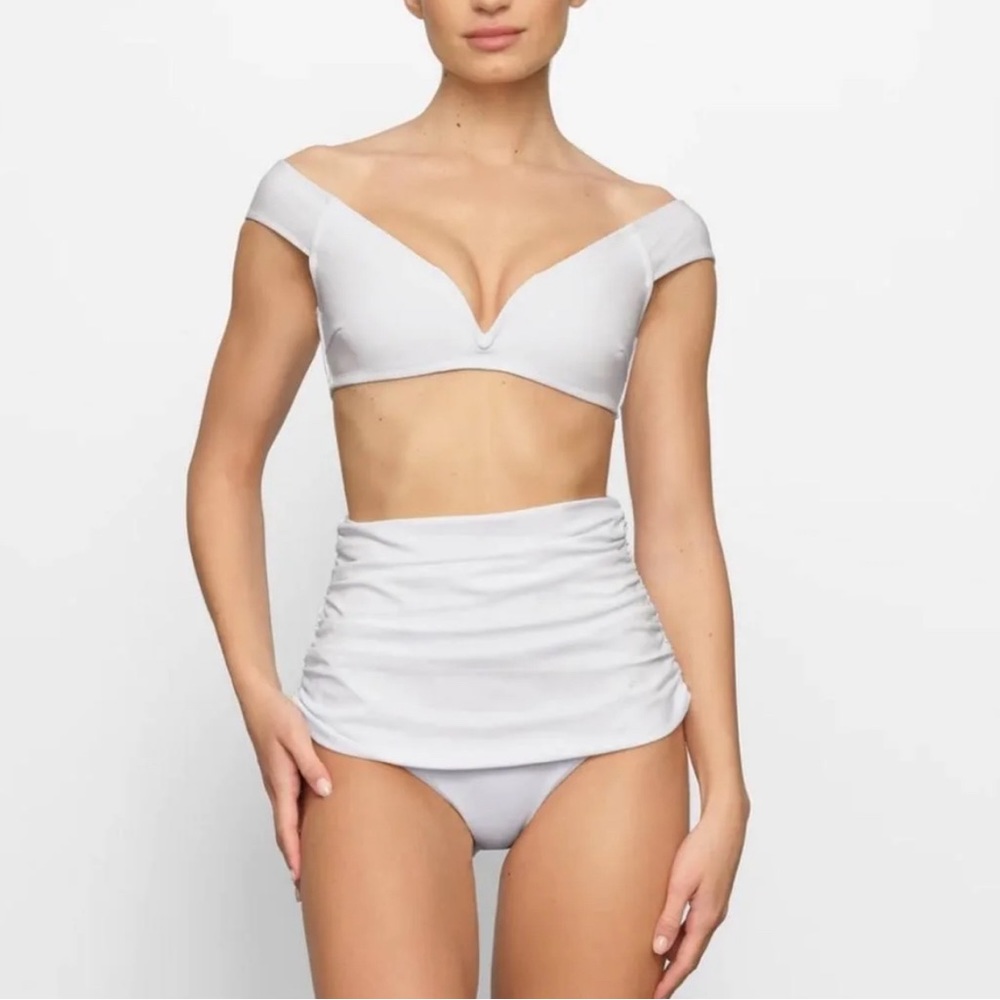 NWT SKIMS sculpting XXS off the shoulder white swimsuit TOP